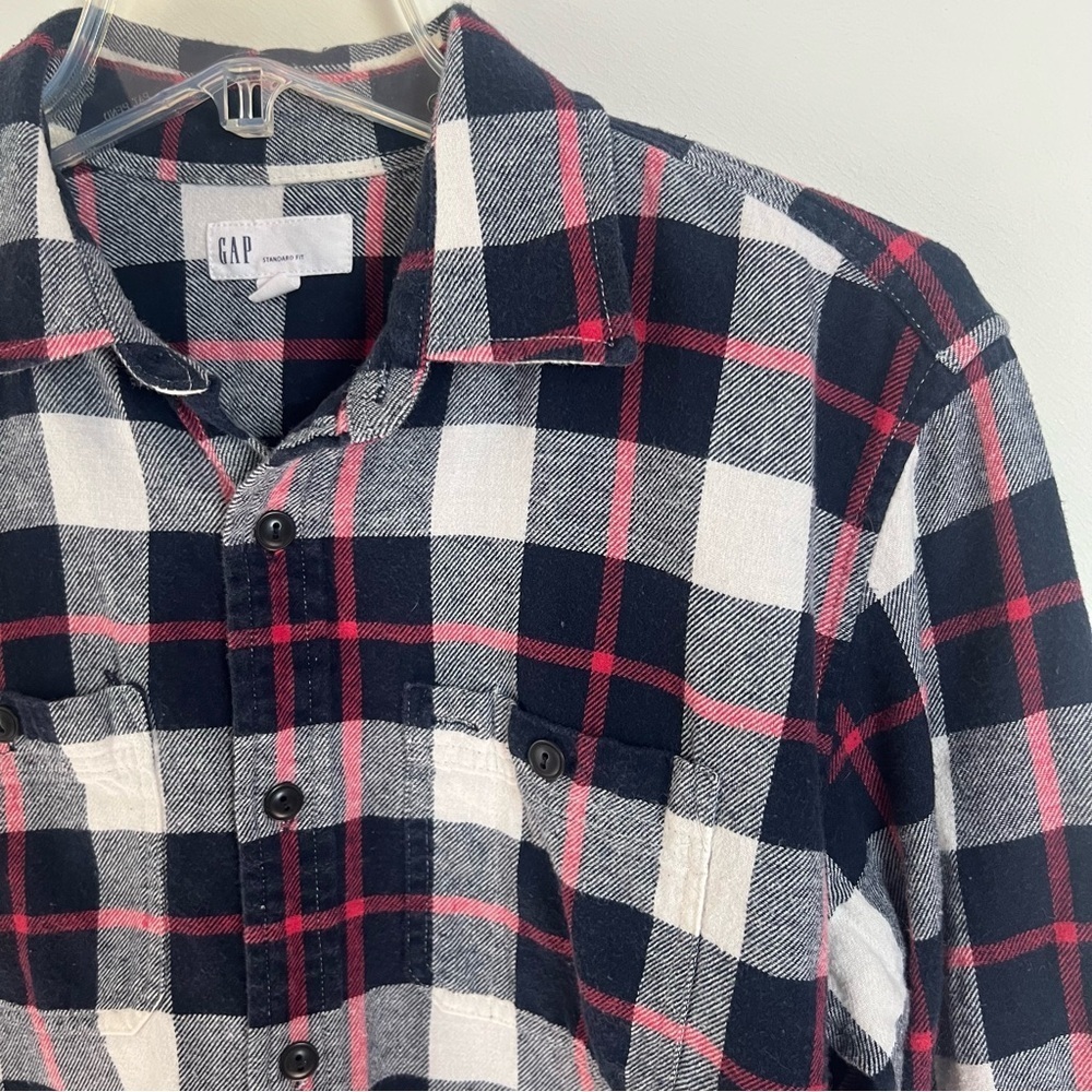 GAP Women’s Plaid Cotton Flannel Shirt Button Down Navy Blue Red Cabincore Small - Picture 4 of 9